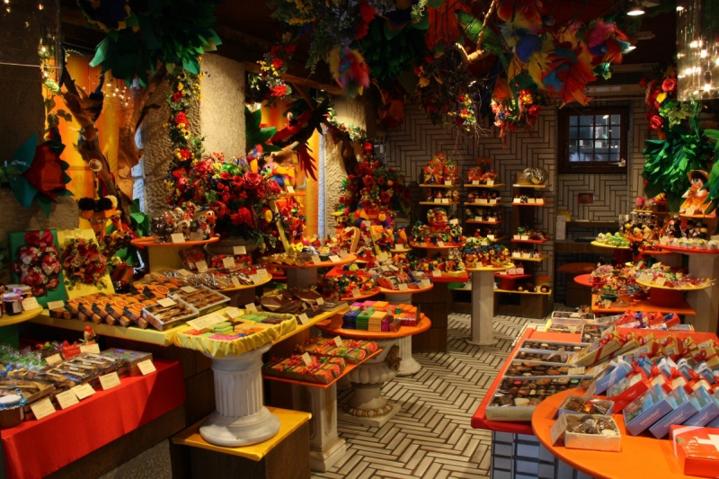 vente-LUCERAM-min_candy_store_chocolate_shop_chocolate_switzerland-393515